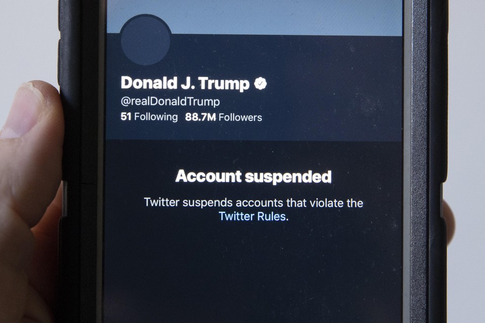 Het account van Trump op Twitter is geblokkeerd, zijn berichten niet meer leesbaar.