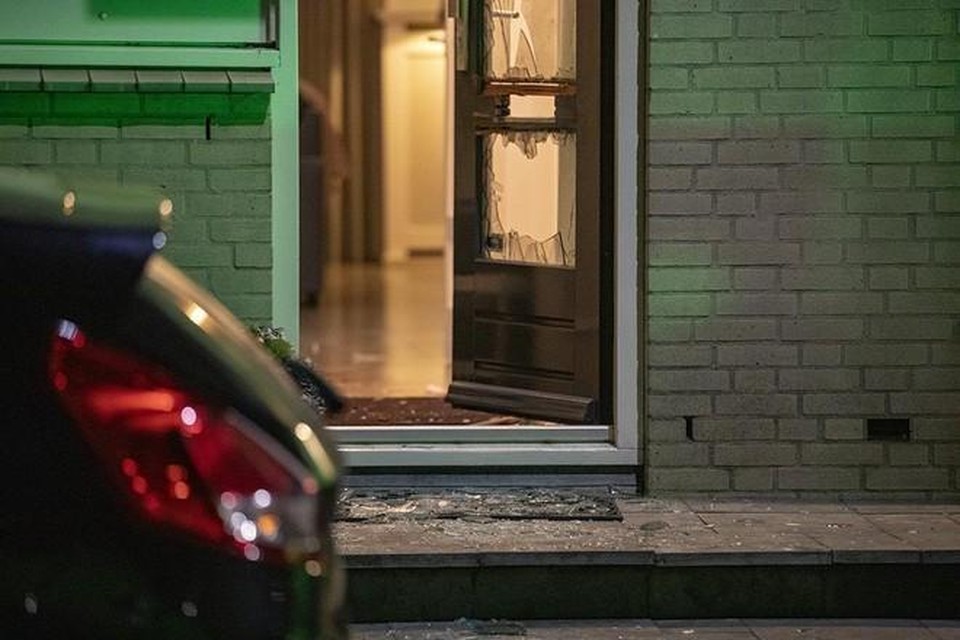 spleet niemand Bladeren verzamelen OM: Poging tot doodslag met zwaar vuurwerk in brievenbus woning  Vrijheidsweg in Haarlem. Twee verdachten (16 en 18) blijven in voorarrest |  Haarlemsdagblad