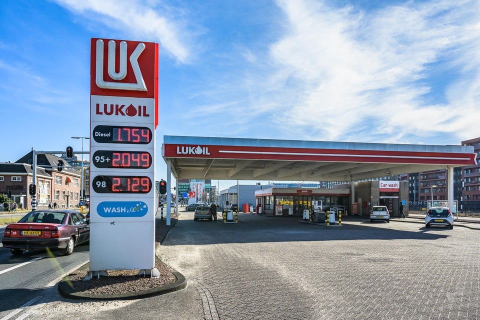 Het Lukoil-tankstation in Zaandam.