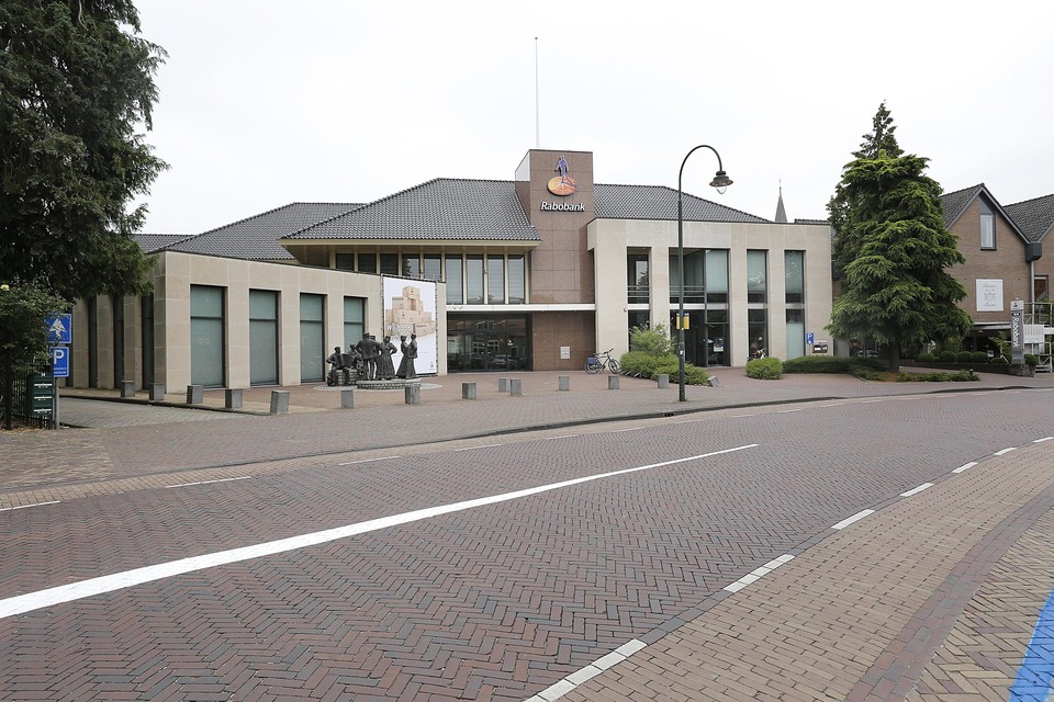 Het voormalige Rabobankkantoor in Laren.