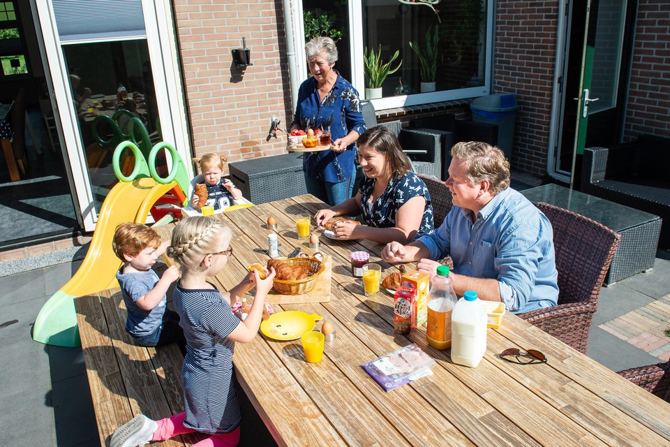 Lekker Weekend bij Janneke en Michel de Lange en hun kinderen Evi, Joris en Maud en moeder en oma Jacintha Floris.