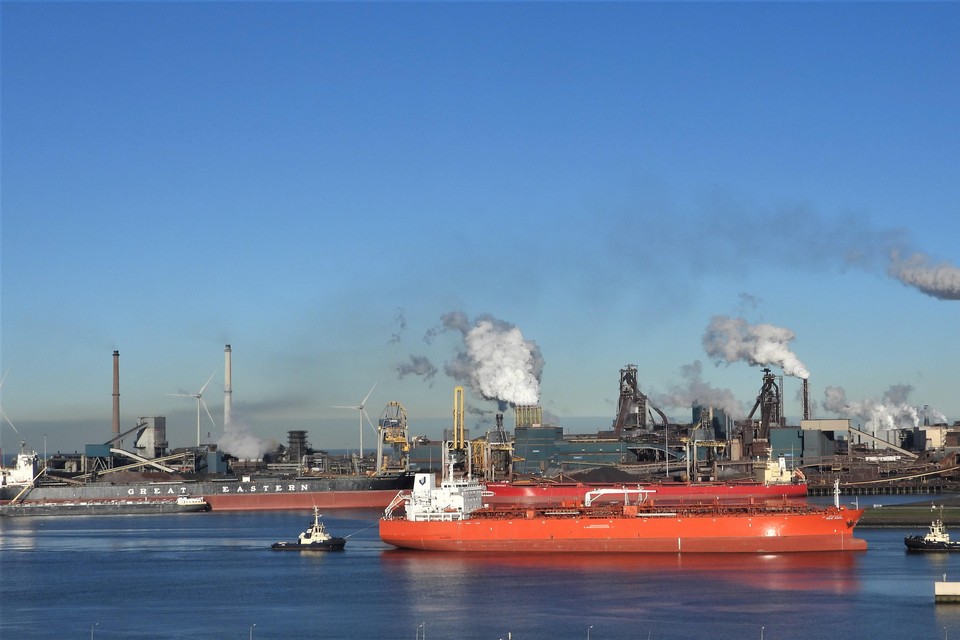 Tata Steel gezien vanuit IJmuiden.