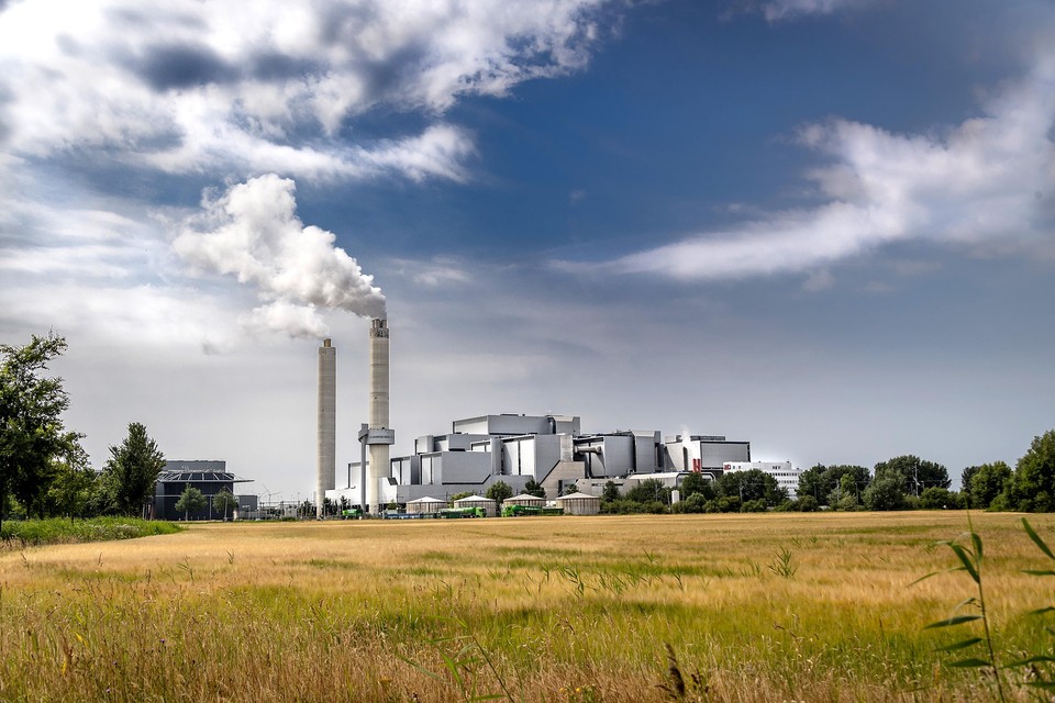 De afvalverwerkingsfabriek en energiecentrale Afval Energie Bedrijf (AEB) in het Amsterdamse havengebied.