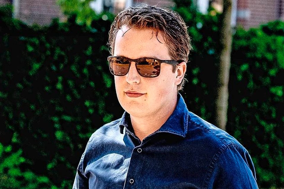 Sywert van Lienden verdiende miljoenen euro’s met mondkapjes terwijl hij zei het ’om niet’ te doen.