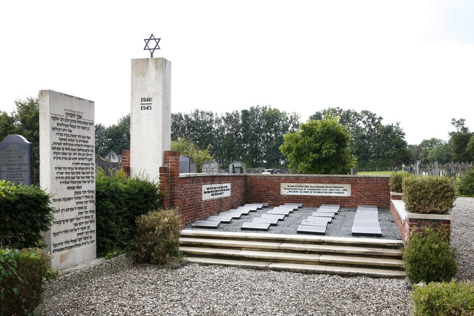 Op de Joodse Begraafplaats in Muiderberg start 4 mei een stille tocht.