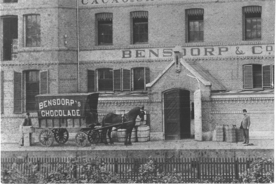 De Bensdorpfabriek in voreger tijden. Foto: Historische Kring Bussum