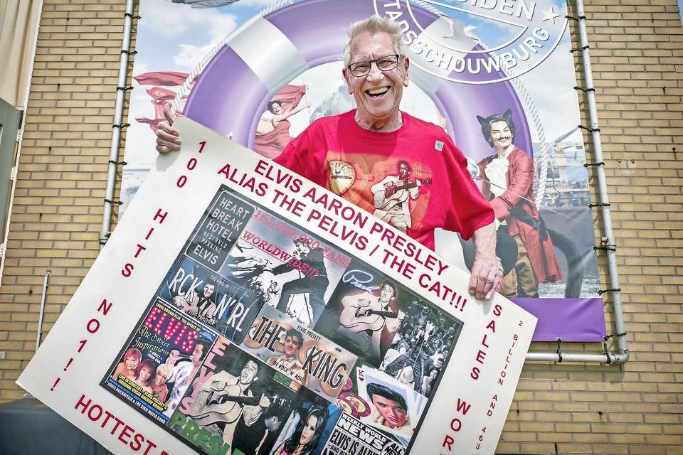 Peter Zoontjes met zijn Elvis billboard.