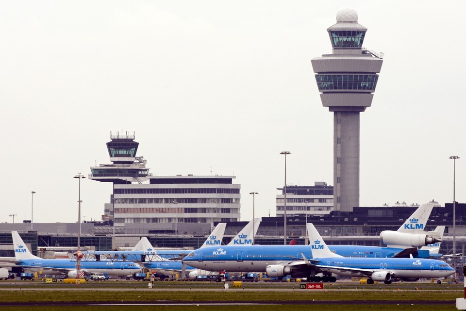 Werknemers luchtvaartmaatschappijen en Schiphol laten in Den Haag stem horen tegen vliegtaks. Archieffoto ANP