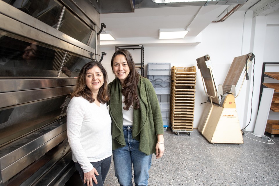 Maca Jimenez Ayres en Gaby Ptak hebben hun ovens tweedehands gekocht.