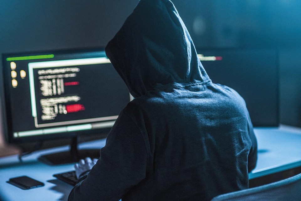 Hackers proberen online mensen en bedrijven geld afhandig te maken.