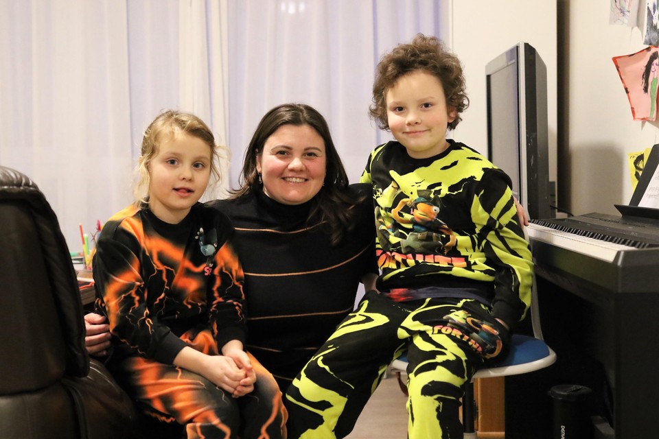 Katja met haar kinderen Sacha (l.) en Kolya.