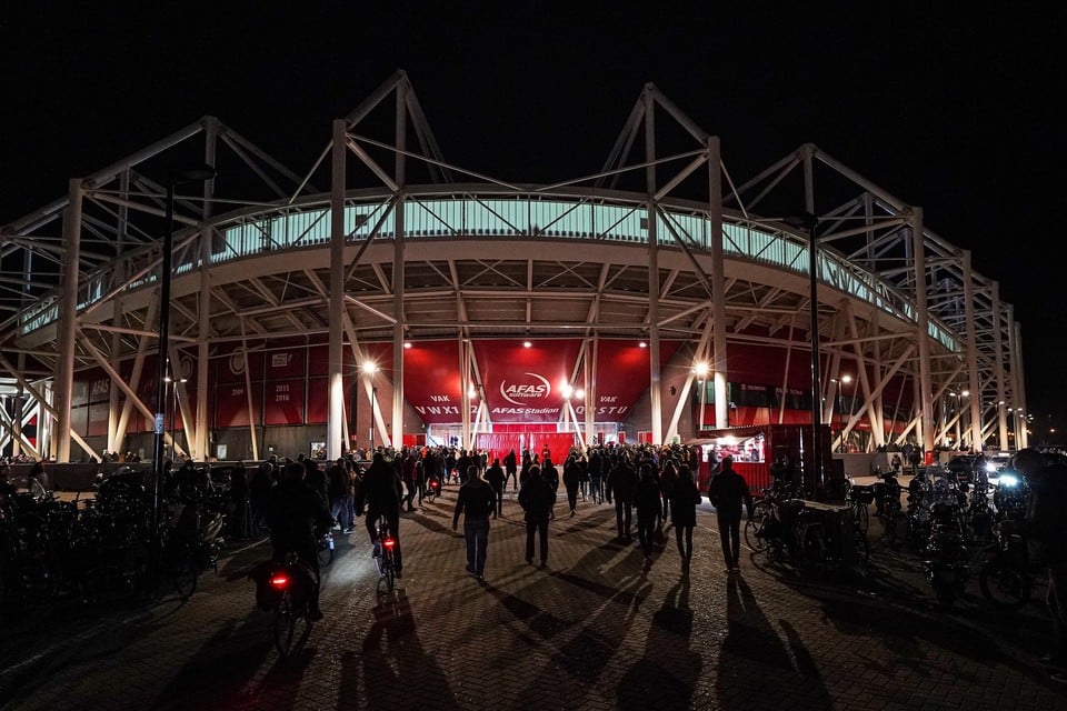 Het stadion van AZ mag bij de wedstrijden tegen Ajax en Feyenoord waarschijnlijk weer vollopen, zo is de verwachting.
