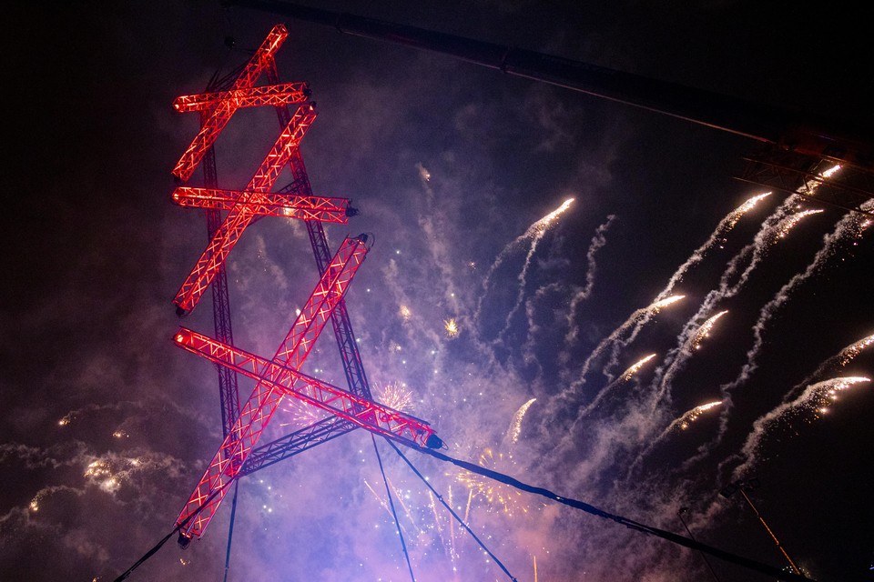 Met een vuurwerkshow luidt de Amsterdam het nieuwe jaar 2019 in op de Kop van Java.