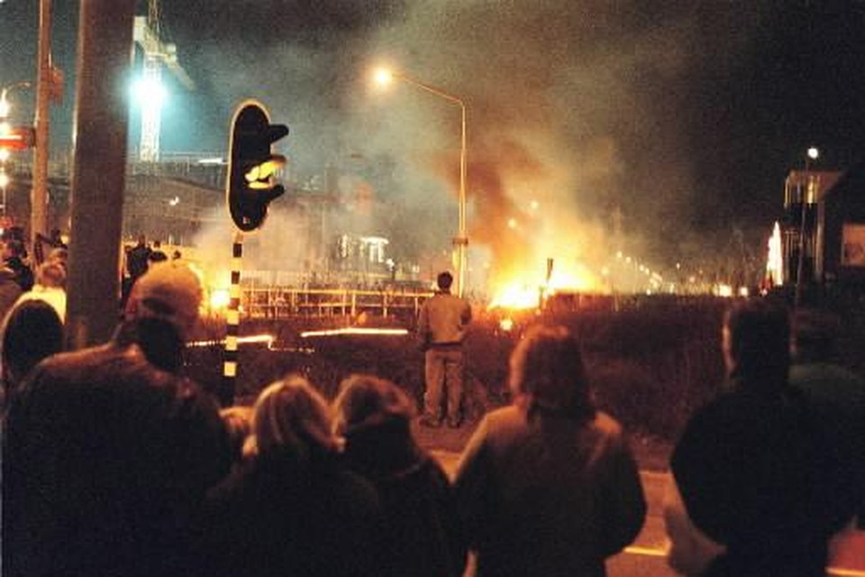 Vroeger was het in Nieuw-Vennep traditie om brand de stichten op en bij de Venneperbrug. Dit was in 2003.