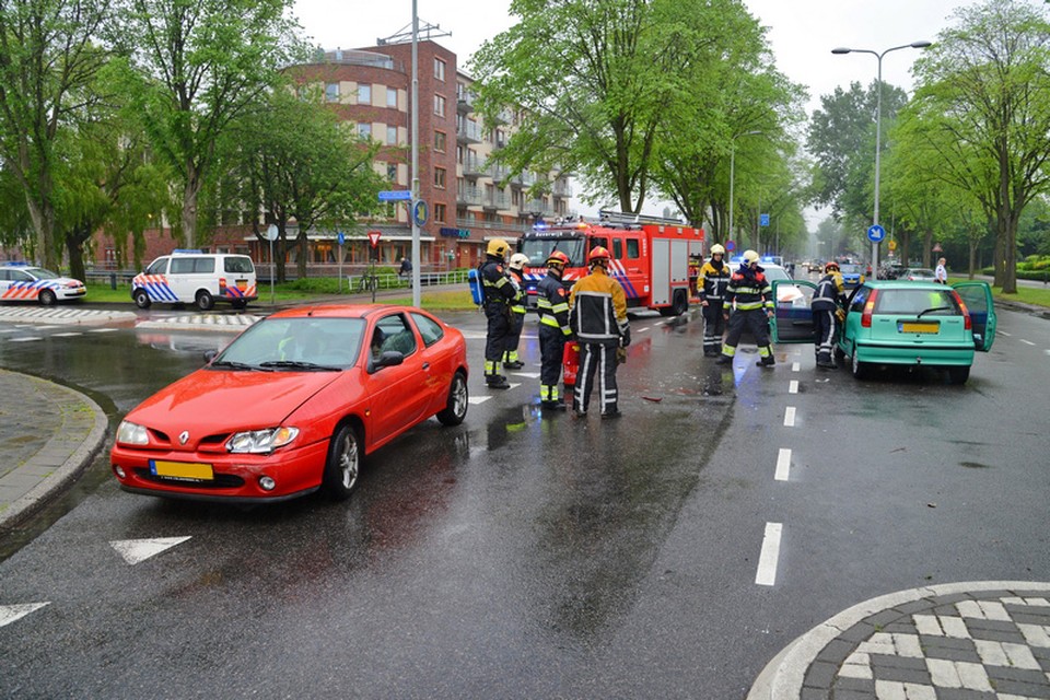 Aanrijding tussen personenauto's op kruising in Heemskerk/
Foto: Mizzle Media / Niels Folkers