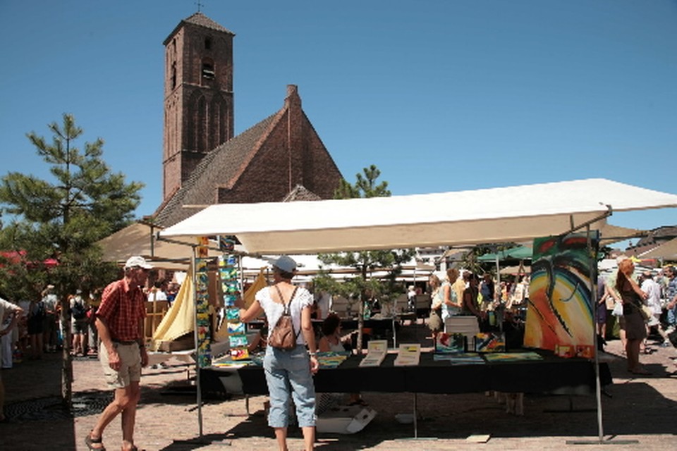 Kunstmarkt met straattheater. Foto: Ingrid de Reuver