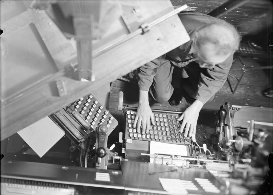 De Linotype-loodzetmachine combineerde zetten en gieten (1952).