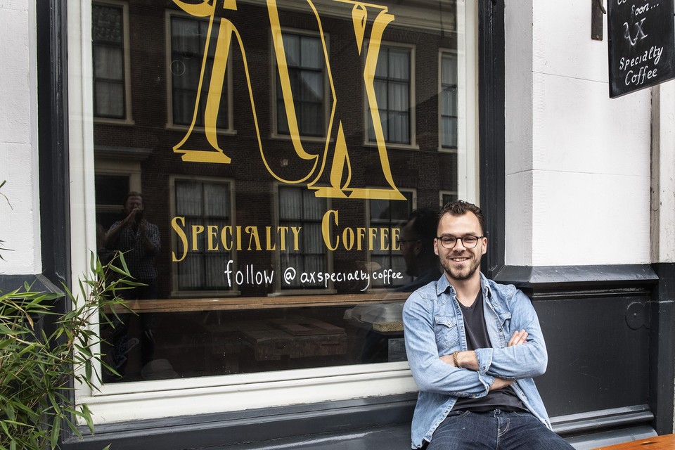 Axel van Kesteren opent koffiebar in kleinste zaak