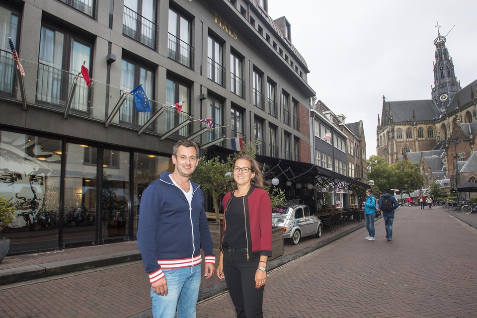 Maud Vroom en Hildo Makkes bepleiten een tevreden toerist.