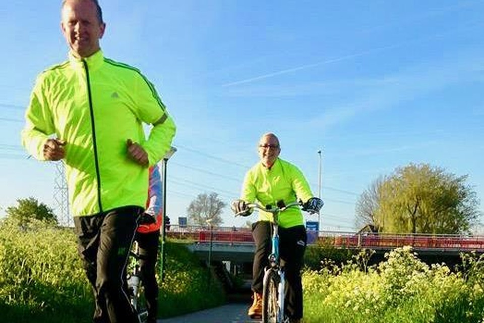 Bart Kieftenbeld en op de fiets Mirjam Stui.