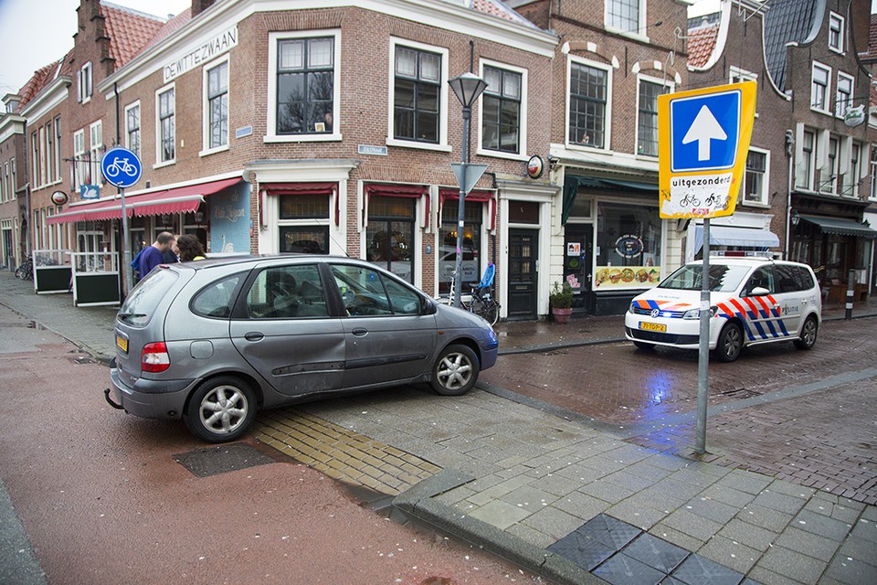 Meisje gewond bij aanrijding Zijlvest Haarlem. Foto Michel van Bergen