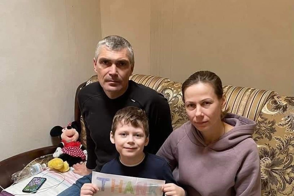 Een Oekraïens gezin met autistische zoon is dankbaar dat ze hulp kregen om te vluchten.