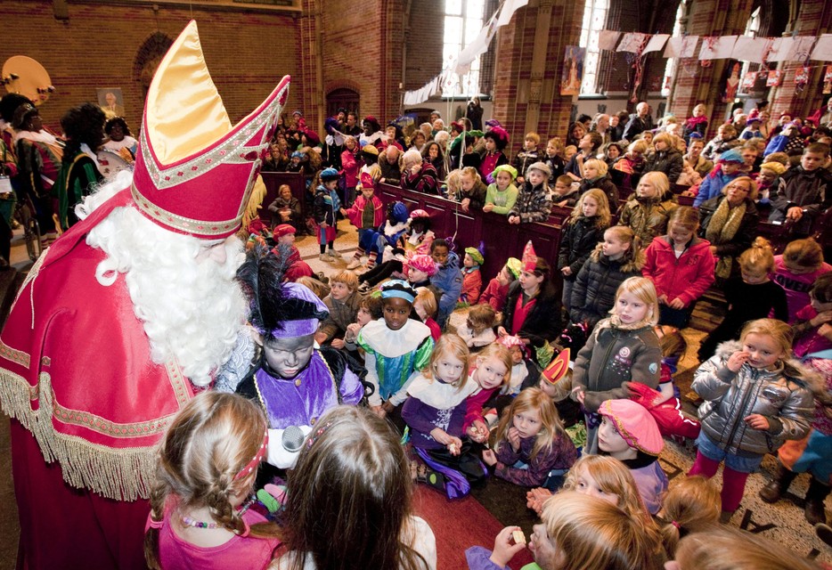 Sinterklaas in de Engelmunduskerk in 2019.
