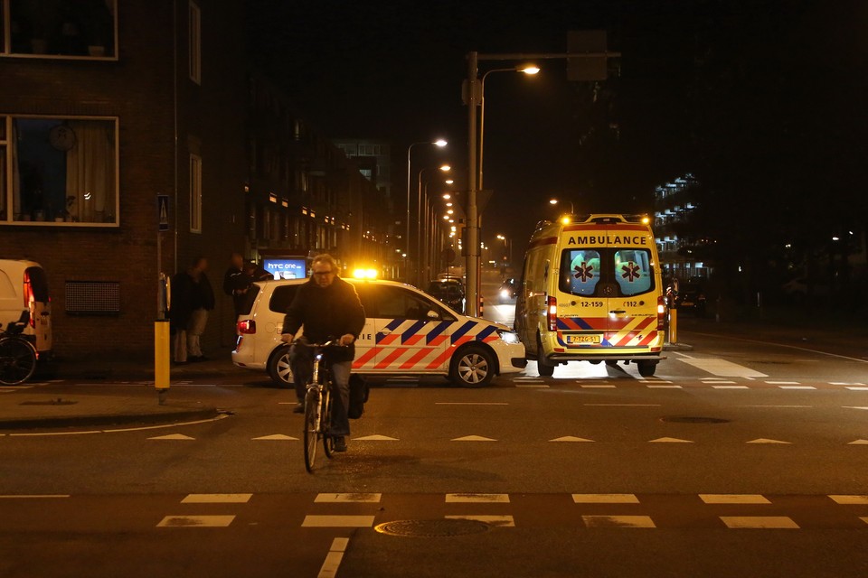 Fietser gewond bij aanrijding in IJmuiden. foto Ko van Leeuwen
