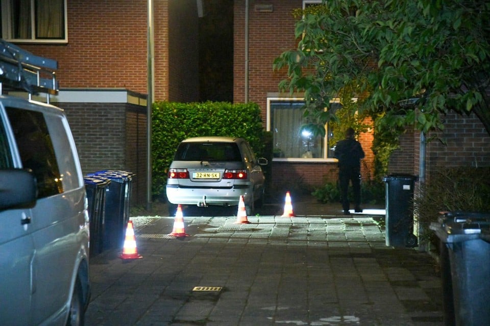 De politie vond vijf kogelhulzen bij de woning aan de Zeggemeent nummer 8 in Hilversum.