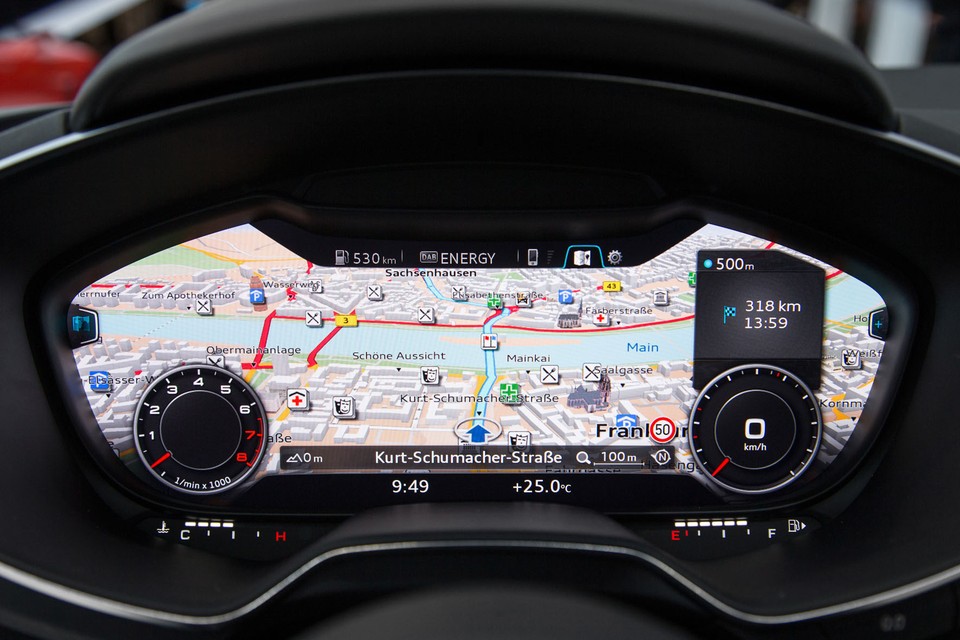 De nieuwe Audi TT krijgt een ’virtueel dashboard’, in feite een groot beeldscherm achter het stuurwiel. Foto Audi AG