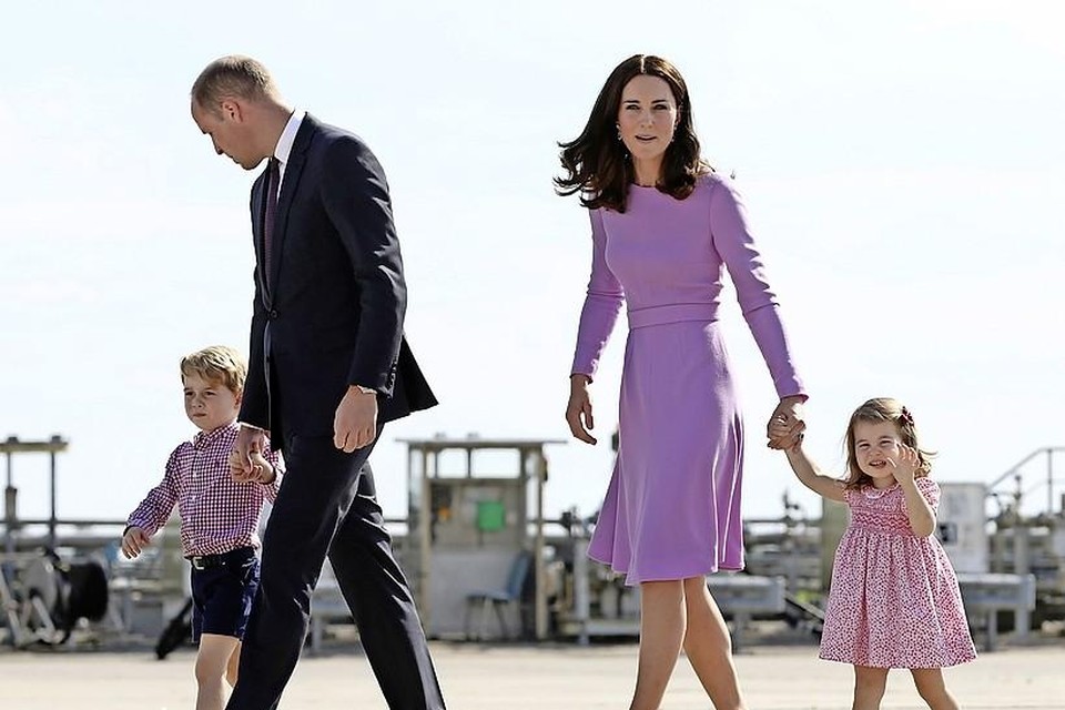 Familiefoto uit juli met de kinderen prins George en prinses Charlotte.