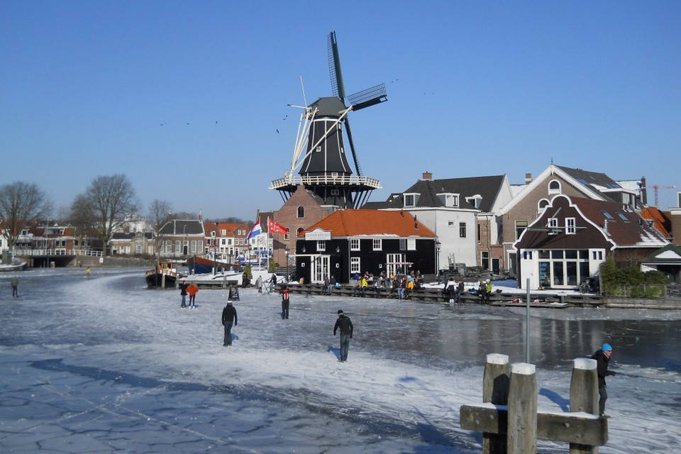 Typisch voorbeeld van Haarlems water: het Spaarne bij molen De Adriaan