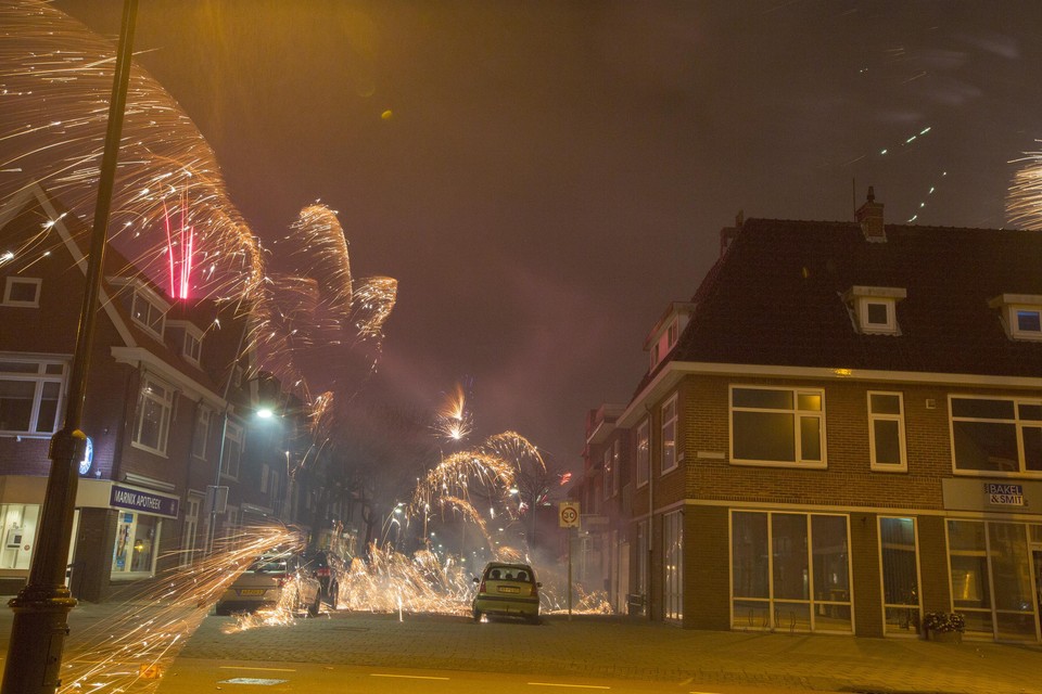 Vuurwerk boven Haarlem. Het afsteken is komende jaarwisseling verboden in Haarlem en Bloemendaal