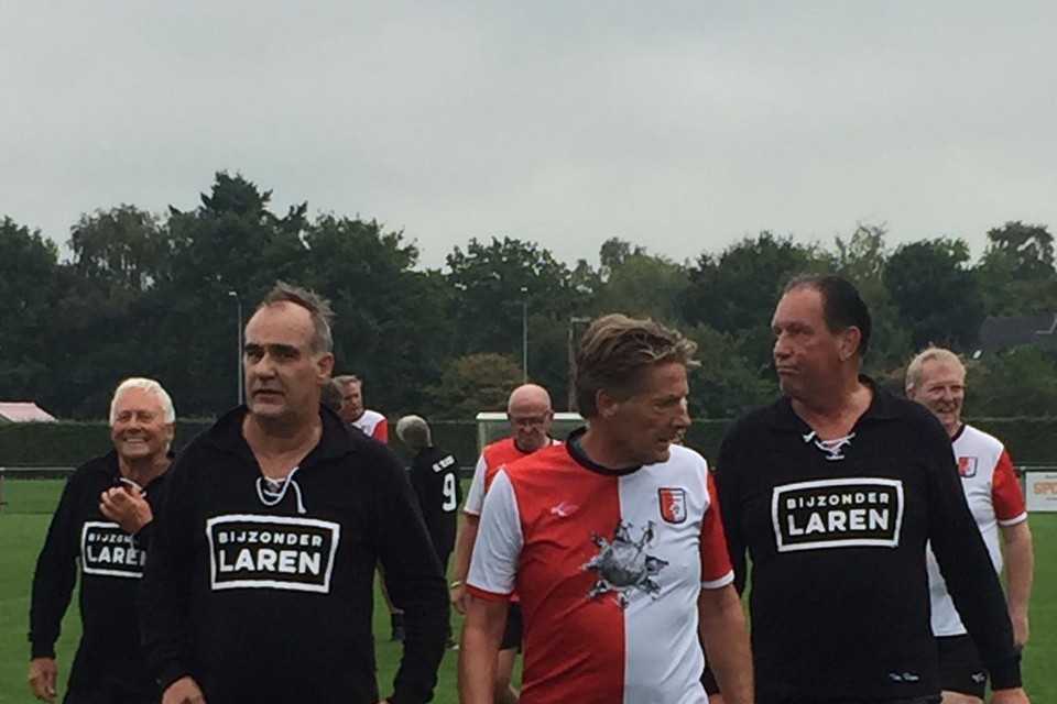 Ook Feyenoord gaf acte de présence. Links vooraan initiatiefnemer Eric Hurink.