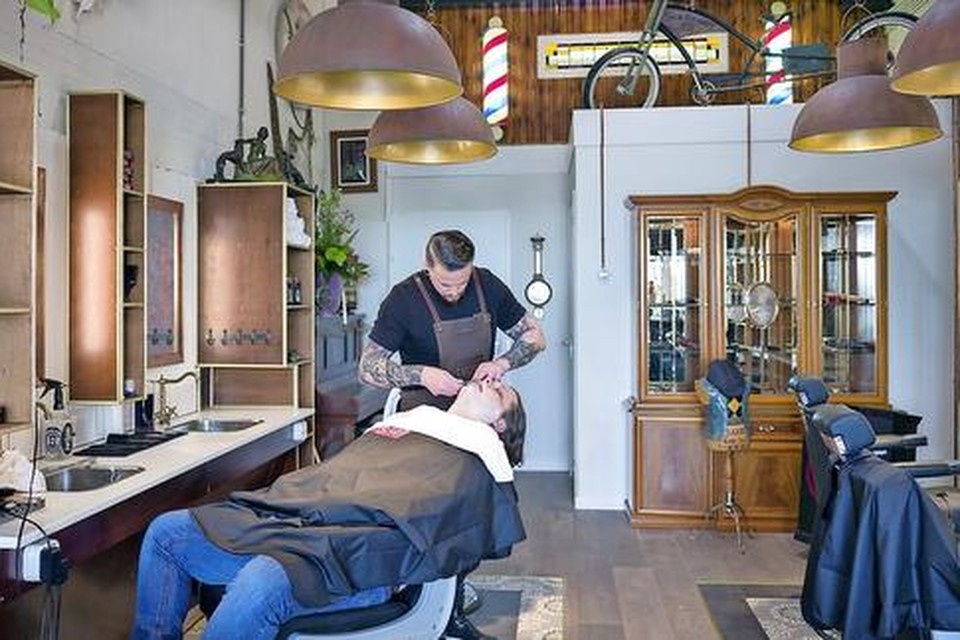 IJMUIDEN - Barbershop Cutzooi aan de Kromhoutstraat. United Photos/Paul Vreeker