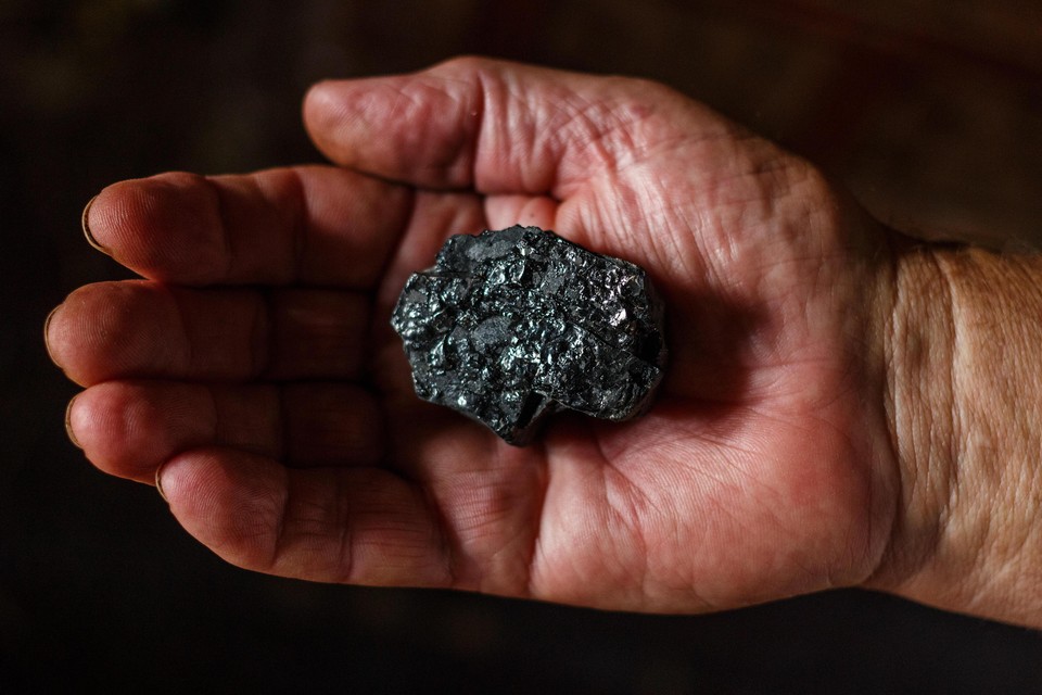 In de Limburgse mijnen draaiden het om dit zwarte goedje: steenkool.