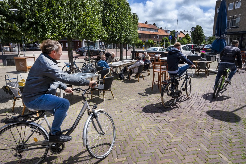 Oriëntatiepunt Vluchtig Steil Zo'n tweehonderd deelnemers aan culinaire fietstocht trekken door  Santpoort, Bloemendaal en Haarlem voor een hapje en een drankje: 'We moeten  weer een beetje gaan leven' | Haarlemsdagblad