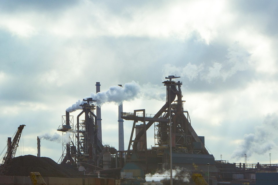 Tata Steel, gezien vanaf de Reyndersweg Velen-Noord.