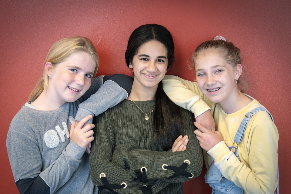 Hannah, Souhayla en Amber deden onderzoek naar een duurzame kledingindustrie.