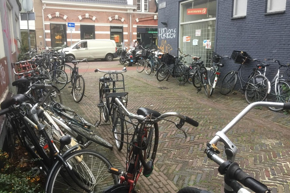 De Korte Rozenstraat staat vaak vol met fietsen.