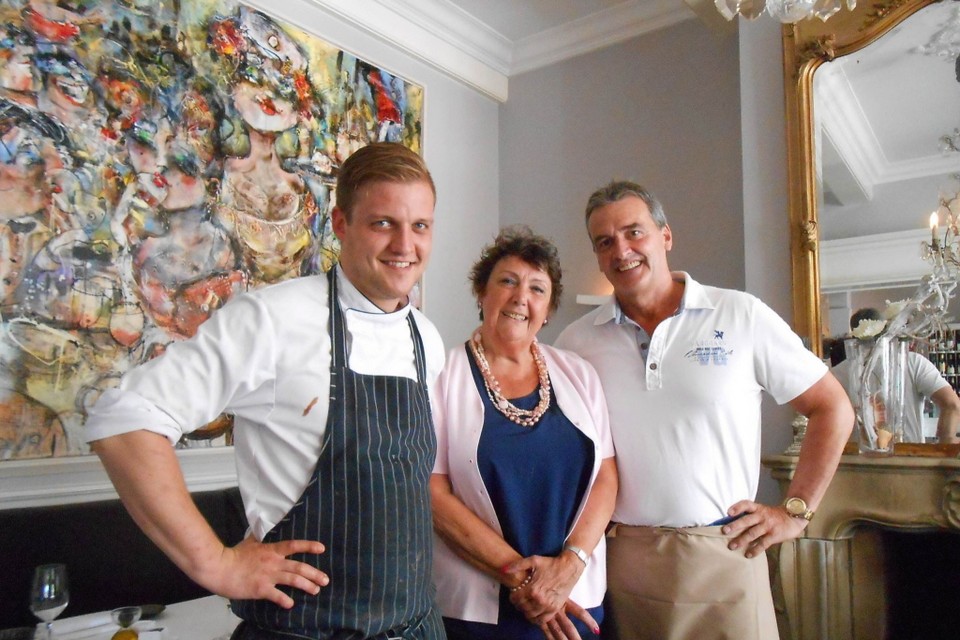 Janneke met chef-kok Patrick (l) en gastheer Cees.