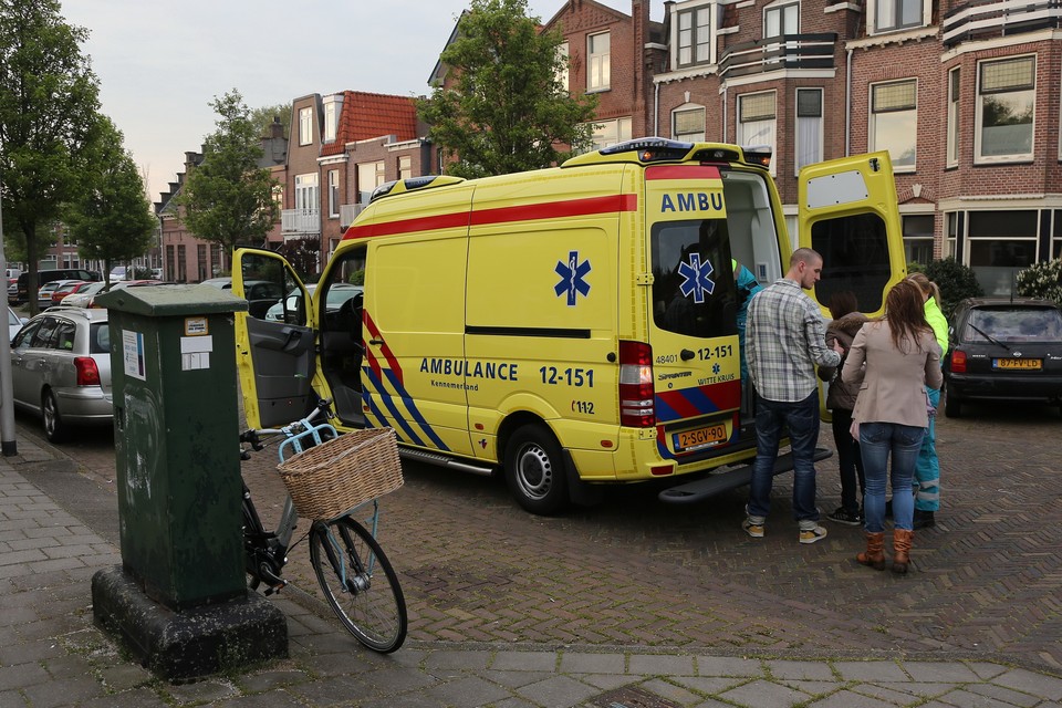 Fietsster aangereden door auto in IJmuiden. foto Ko van Leeuwen