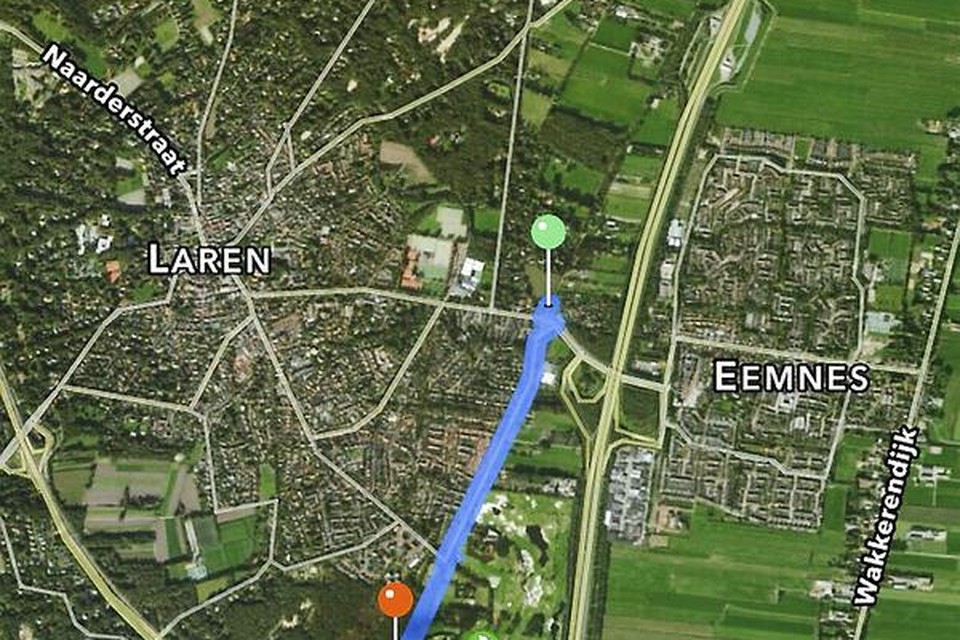 De Gooiergracht in Laren is aangegeven met een blauwe streep. kaart google maps