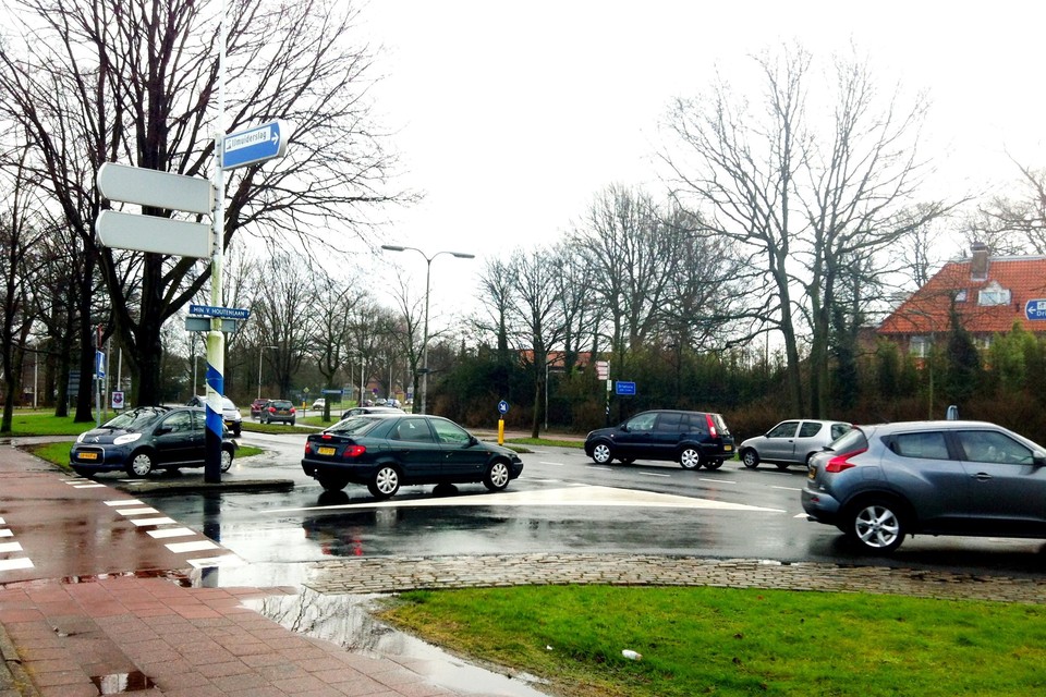 Kruispunt Waterloolaan Driehuis, Minister van Houtenlaan Velsen-Zuid, Zeeweg IJmuiden
