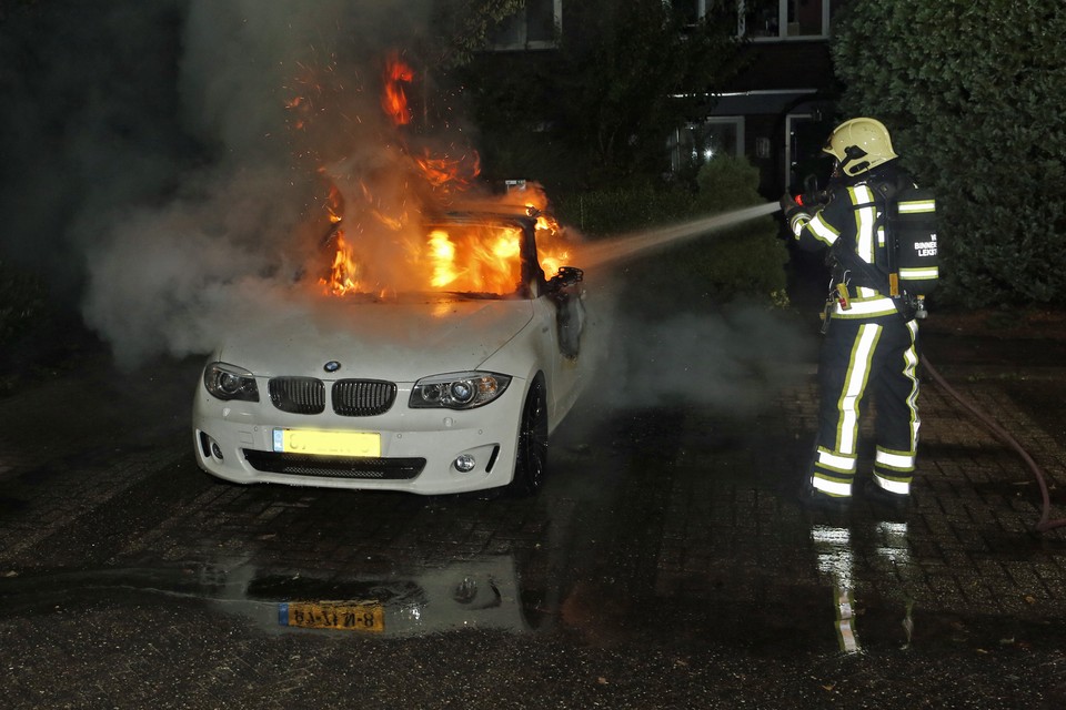 Auto door brand verwoest in Soesterberg. Foto Menno Bausch