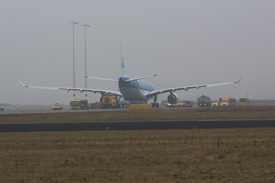 Toestel KLM terug naar Schiphol na stank/ Foto: Michel van Bergen