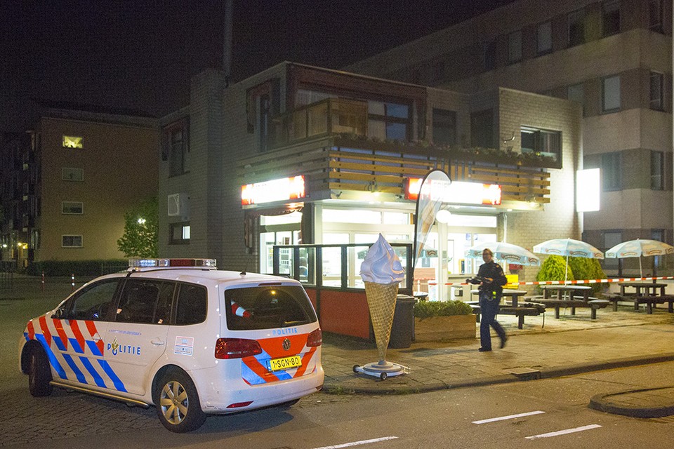 Weer gewapende overval op snackbar Friet van Piet in Haarlem. Foto: Michel van Bergen