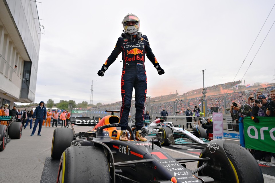 Max Verstappen in Boedapest. Hij lijkt dit jaar wat rustiger en geduldiger te racen.