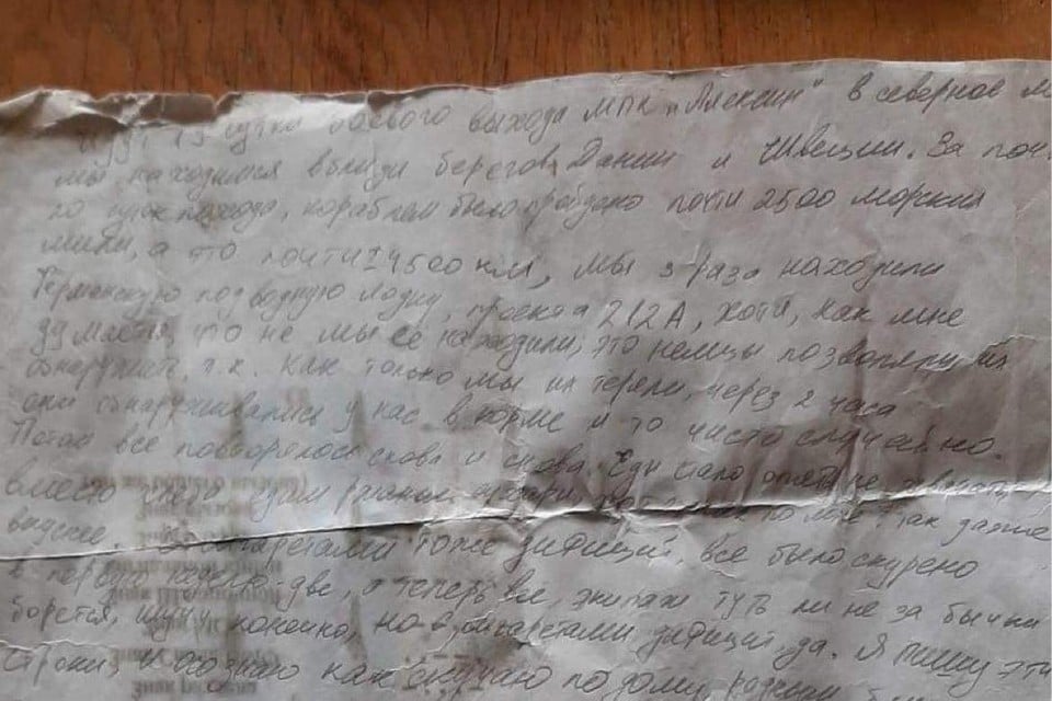 De brief die in de aangespoelde fles zat, is mogelijk geschreven door een Russische matroos.