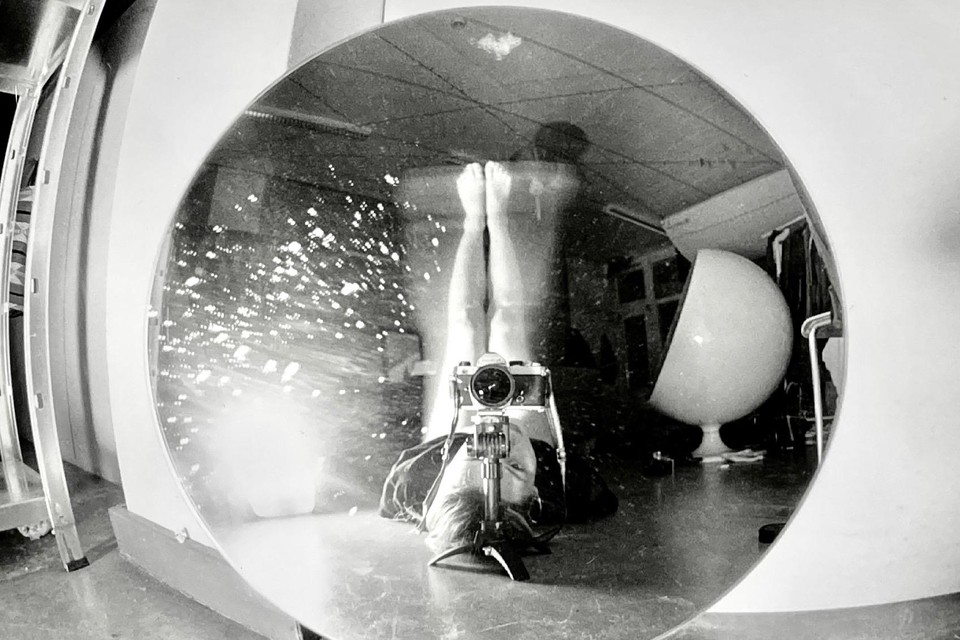 Voor Mette Krah is de onvoorspelbaarheid van analoge fotografie een leuke uitdaging. „Je krijgt bijvoorbeeld kristallen of vlekken op je foto, het wordt abstracter.